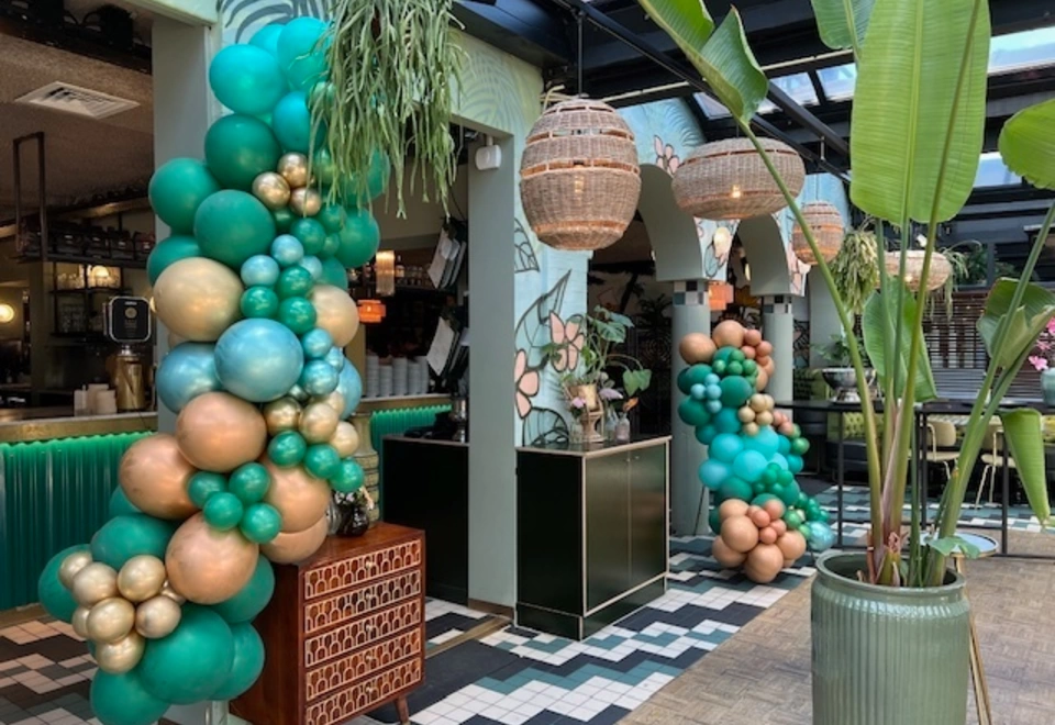 Organic restaurantdecor